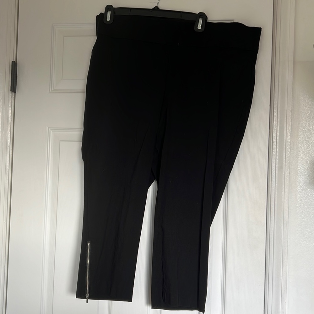 Black dress capris with zipper accents